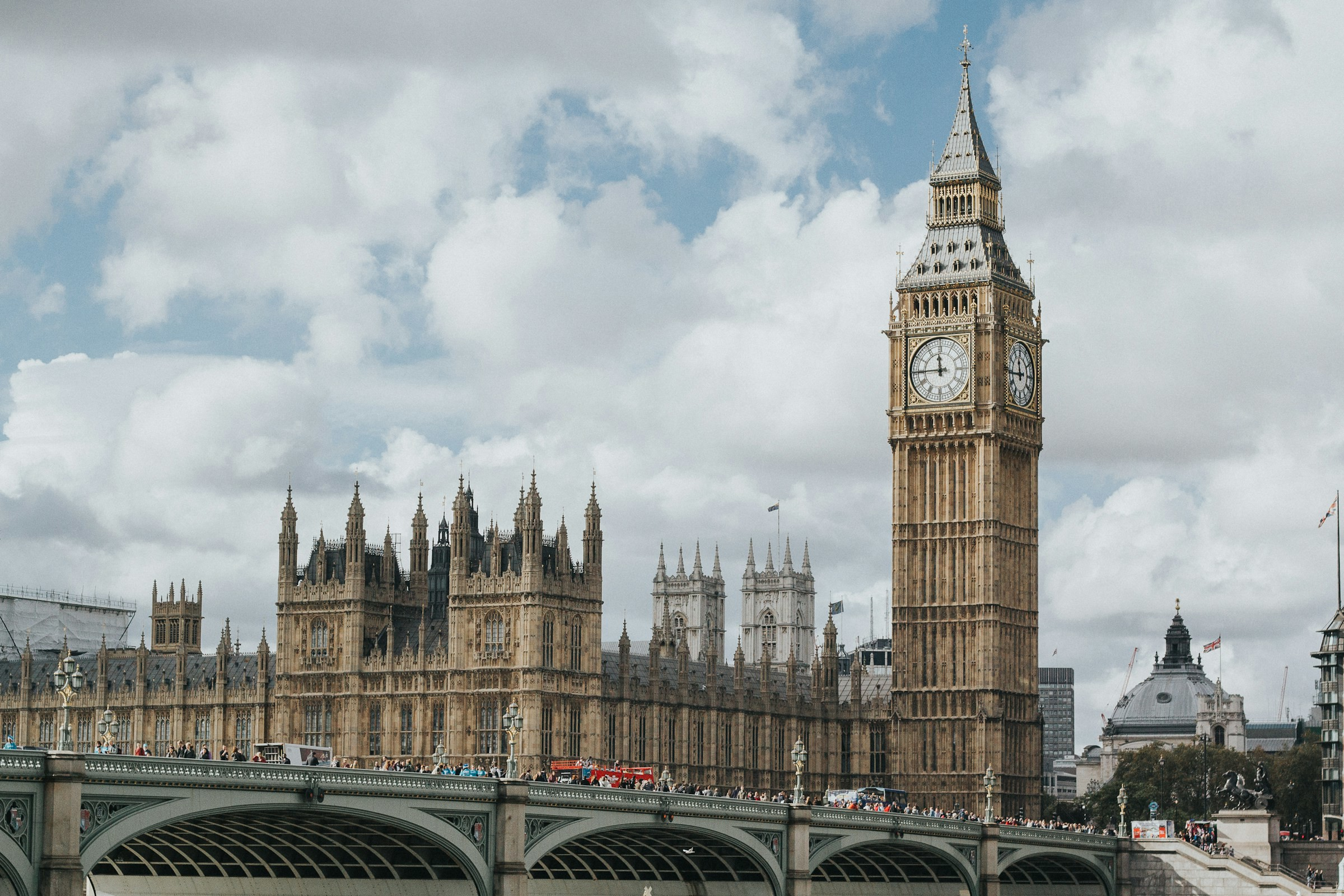 Picture of Big Ben and the Palace of Westminster in London, seen over the Westminster Bridge on a cloudy day in London.